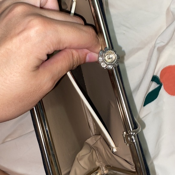 Vintage clutch with flower clasp - Picture 9 of 9